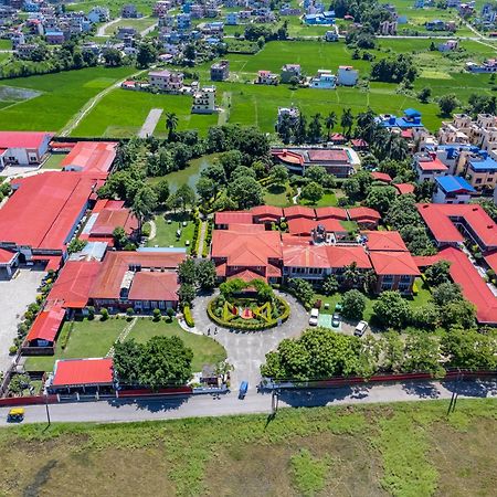 Dreamland Gold Resort & Hotel Siddharthanagar Екстер'єр фото