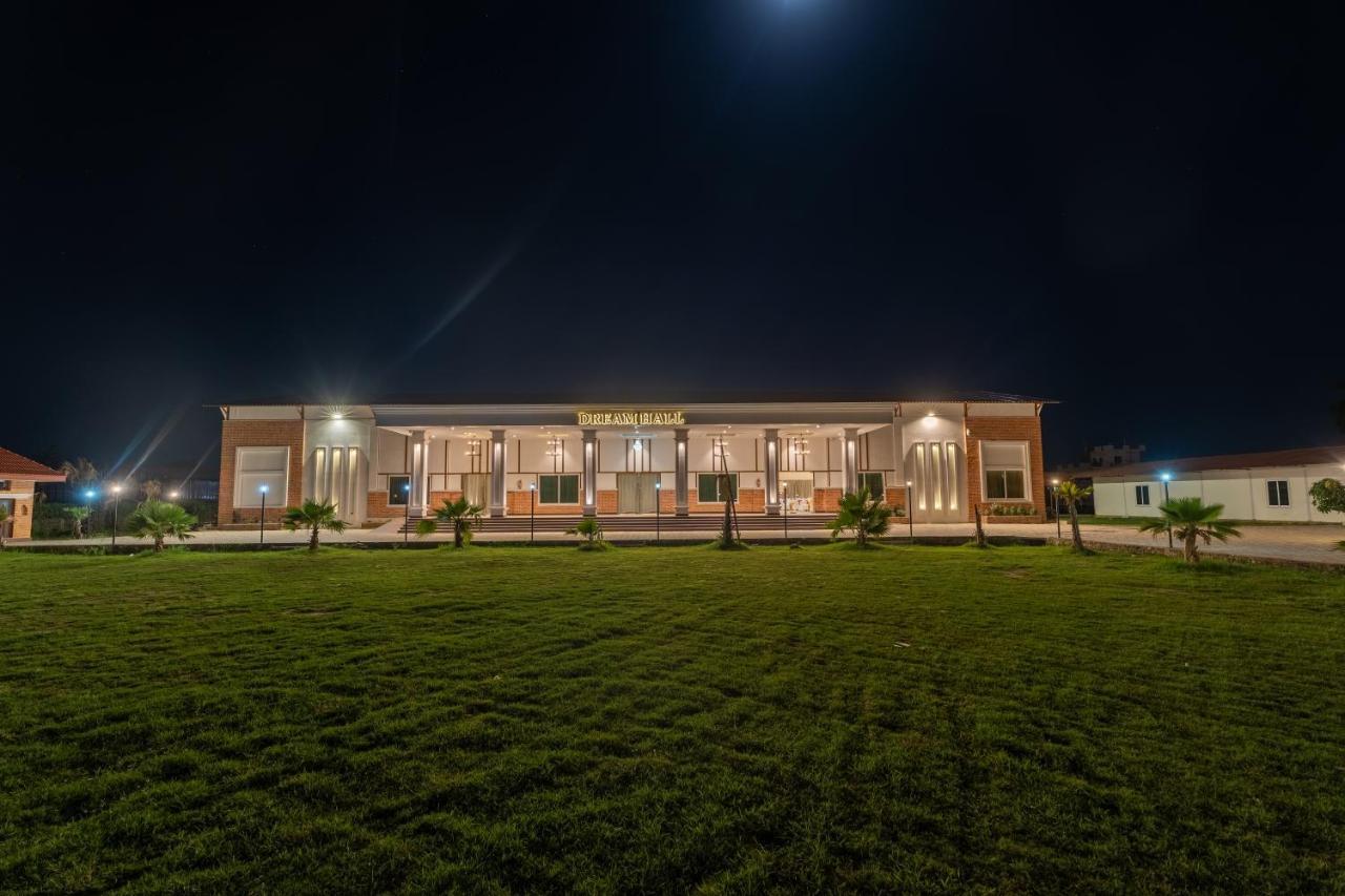 Dreamland Gold Resort & Hotel Siddharthanagar Екстер'єр фото