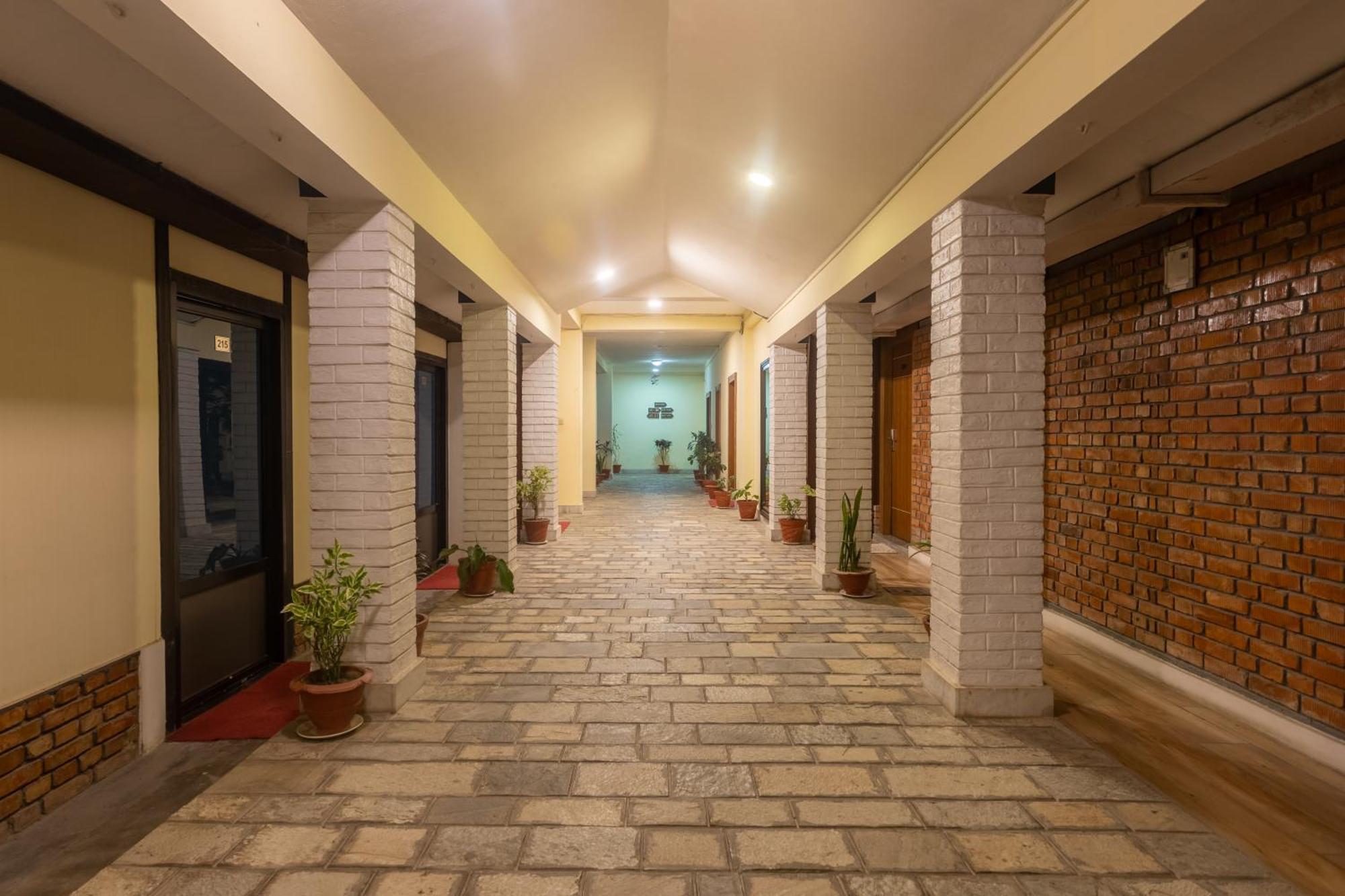 Dreamland Gold Resort & Hotel Siddharthanagar Екстер'єр фото