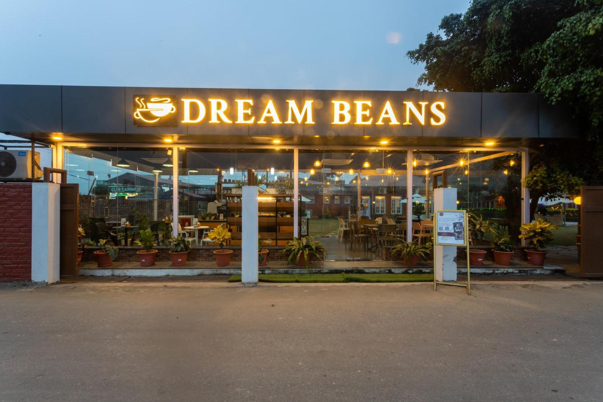 Dreamland Gold Resort & Hotel Siddharthanagar Екстер'єр фото