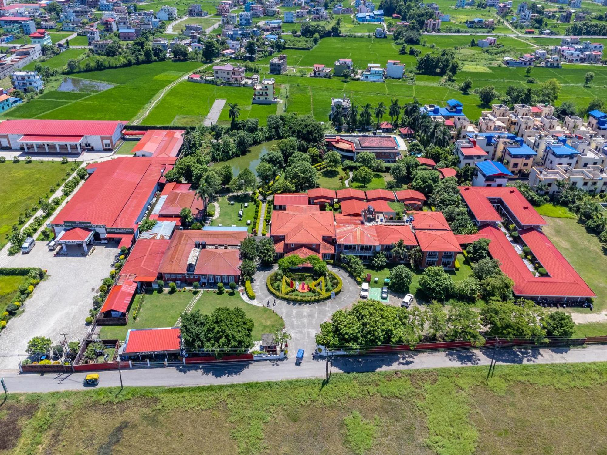 Dreamland Gold Resort & Hotel Siddharthanagar Екстер'єр фото