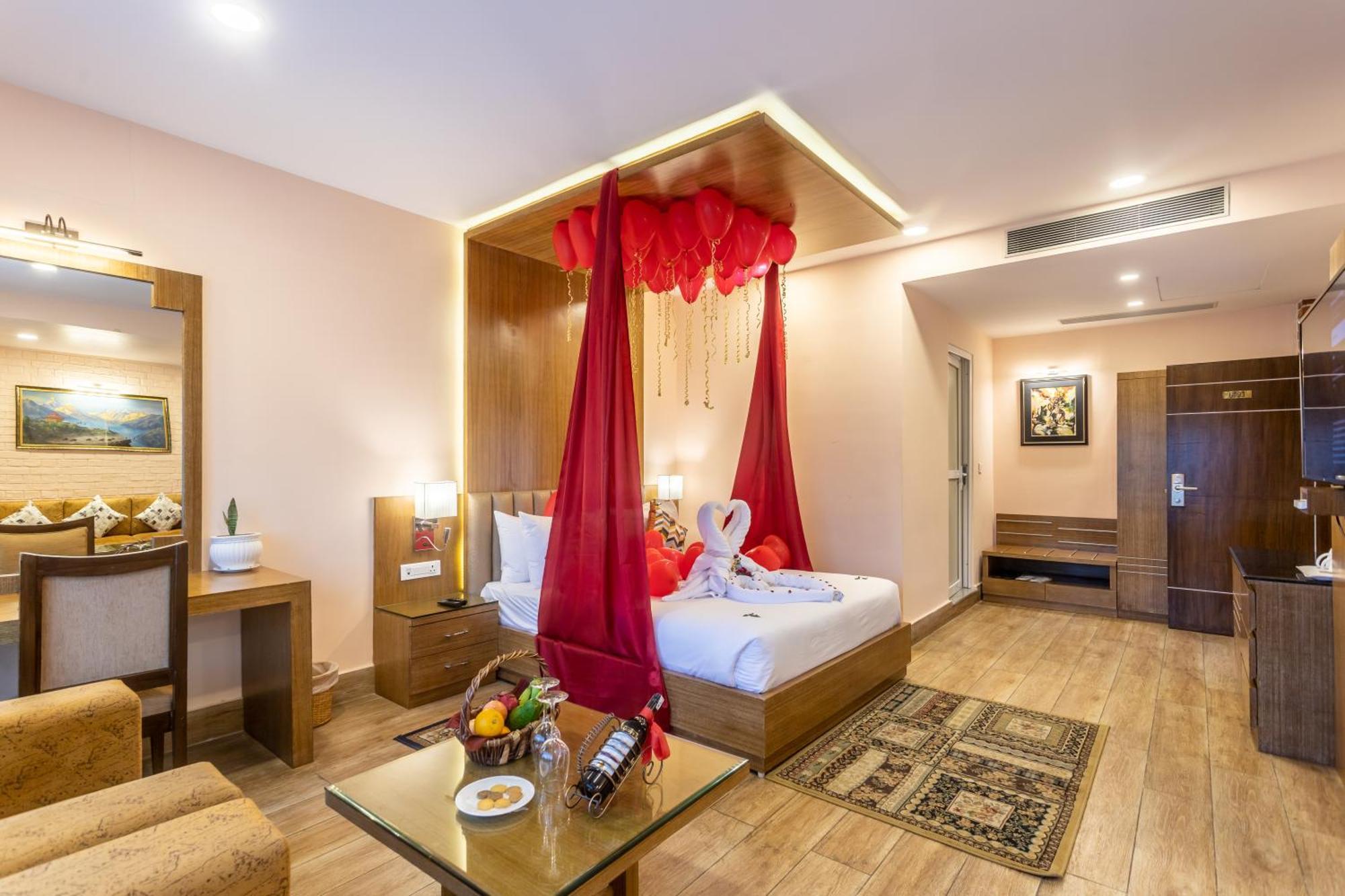 Dreamland Gold Resort & Hotel Siddharthanagar Екстер'єр фото