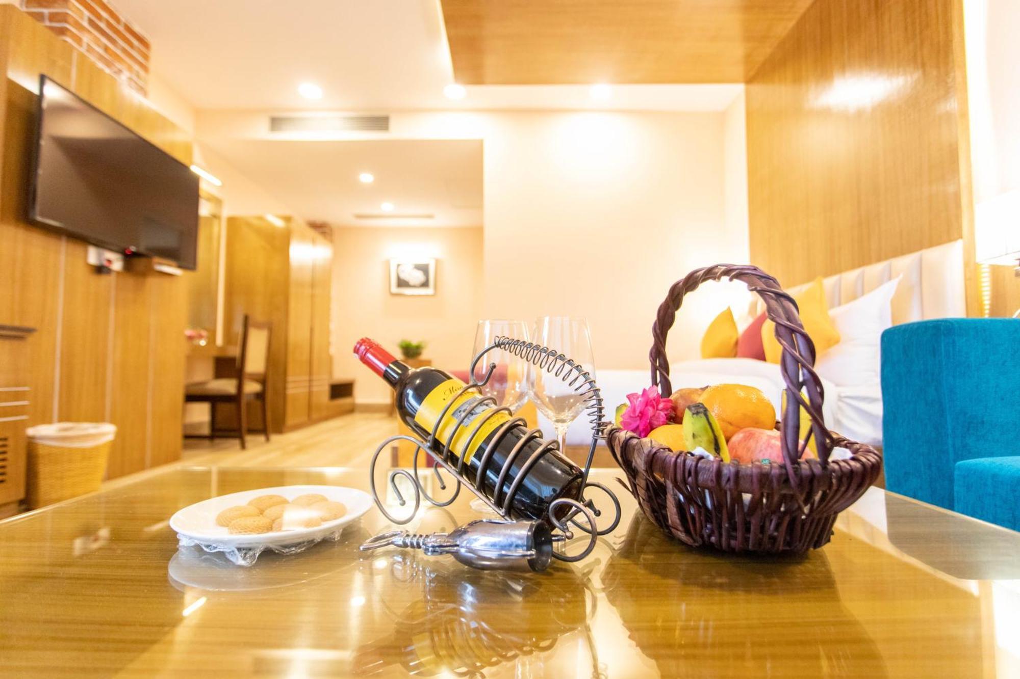 Dreamland Gold Resort & Hotel Siddharthanagar Екстер'єр фото