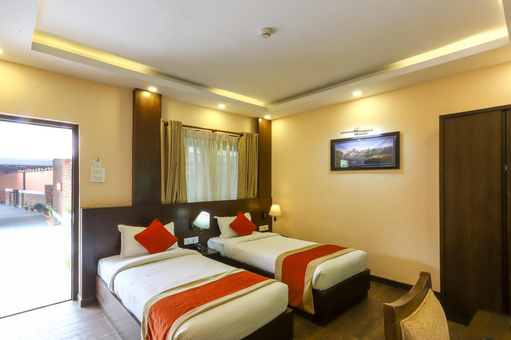 Dreamland Gold Resort & Hotel Siddharthanagar Екстер'єр фото