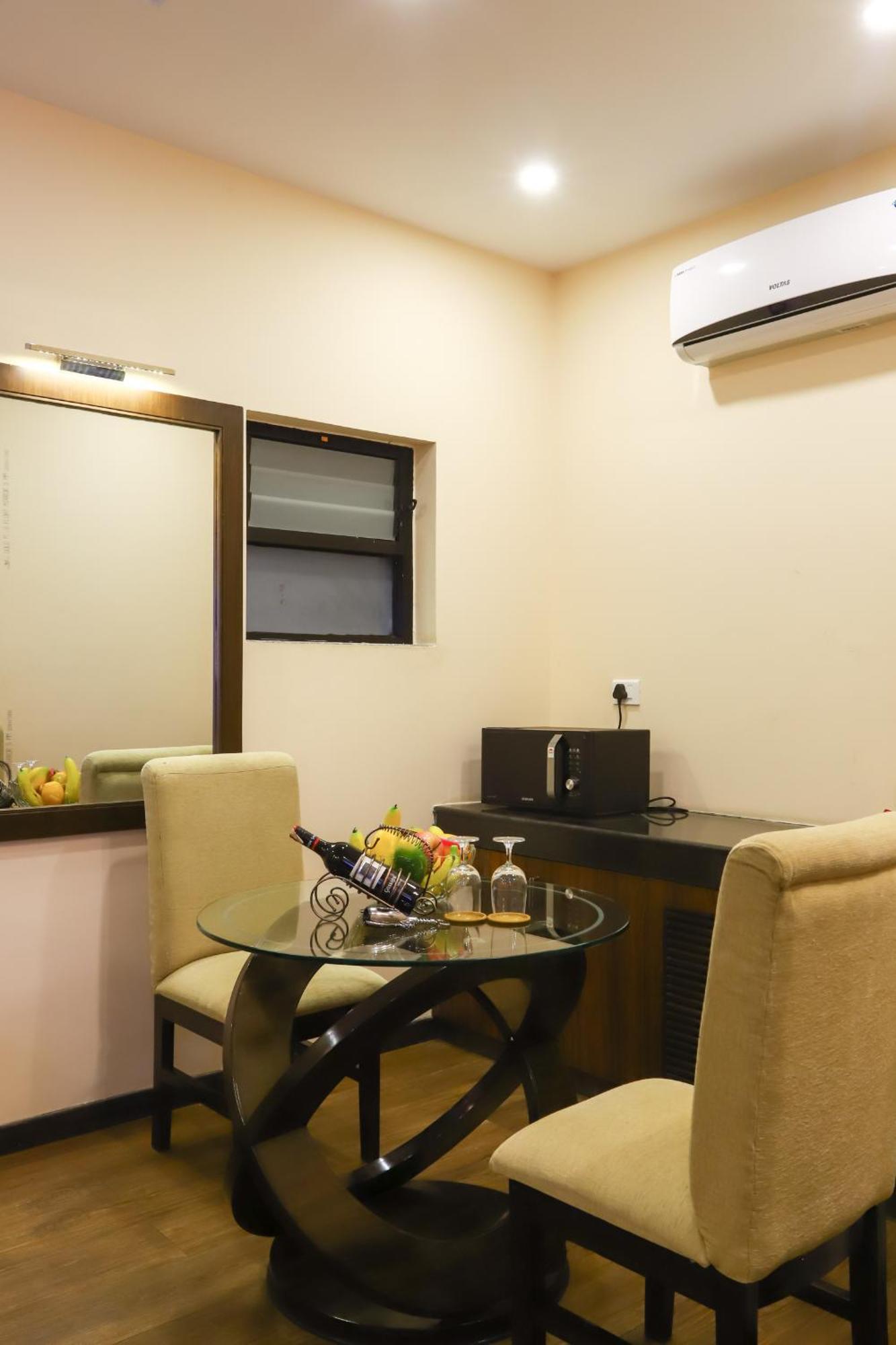 Dreamland Gold Resort & Hotel Siddharthanagar Екстер'єр фото