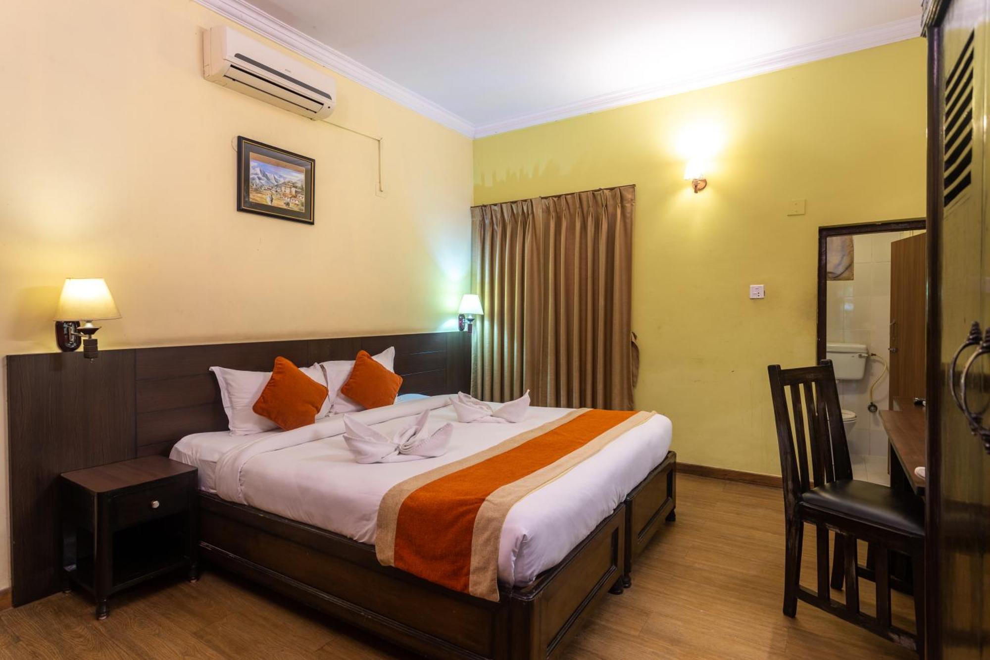 Dreamland Gold Resort & Hotel Siddharthanagar Екстер'єр фото