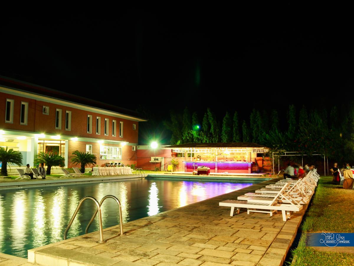 Dreamland Gold Resort & Hotel Siddharthanagar Екстер'єр фото